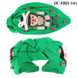 Serre-tête festif en tissu pour femme avec motif Père Noël et perles – Accessoire de coiffure élégant pour les fêtes - Product Image 4