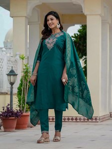 Elegante Conjunto de Kurti y Pantalón de Diseñador con Dupatta de Jacquard de Seda Muselina – Atuendo Étnico para Fiestas - Product Image 4