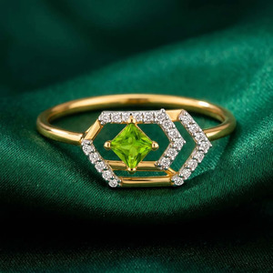 Bague en or avec halo de diamants et pierre de couleur verte - Product Image 2
