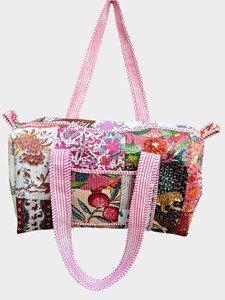 Bolsa de Viaje de Gran Capacidad, Tipo Weekender, de Algodón con Parches Rosas - Product Image 3
