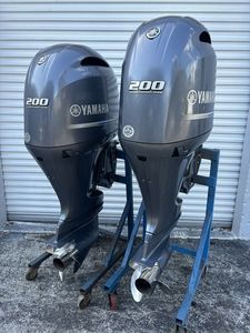 HOT Deal Ready to Ship hot Selling Pair 2017 F200XB 200hp 4 Stroke 25 Shaft Outboard Mot ors 330/334 Hours with Riggings - Product Image 2