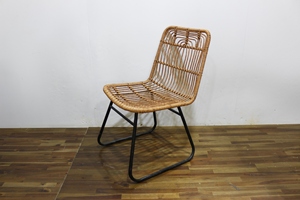 Chaise de salle à manger moderne en rotin naturel imperméable avec pieds en métal noir robustes pour usage extérieur en villa – Offre spéciale - Product Image 5