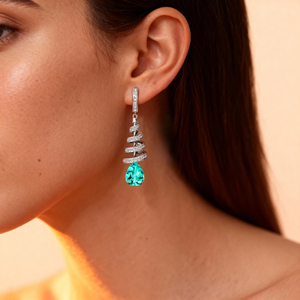 Pendientes Colgantes Exclusivos y Únicos con Turmalina Paraiba Cultivada en Laboratorio con Corte de Pera y Diamantes Reales en Oro Sólido de 18k - Product Image 2