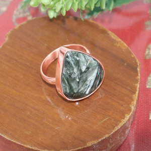 Bague Statement Unique en Argent Sterling 925 avec Pierre Précieuse Naturelle de Séraphinite, Forme Triangulaire, Bijou de Créateur Fait Main pour Femme et Unisexe - Product Image 6