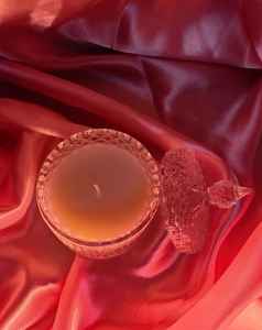 Pot à bonbons en cristal, bougie parfumée en cire de soja, bougie artisanale d'aromathérapie, design élégant, cadeau Diwali disponible, prix fabricant - Product Image 1