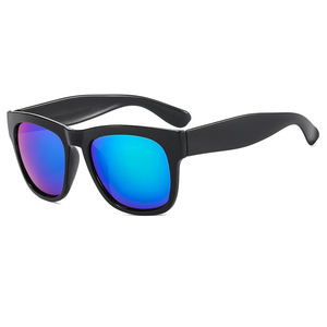 Lunettes de soleil carrées noires, verres miroir multicolores, protection UV, lunettes tendance, protection UV, lunettes de soleil noires - Product Image 6