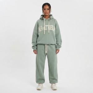 Conjunto de Sudadera Oversize Verde Salvia Personalizada y Jogger de Pierna Ancha con Detalles de Pedrería, de Algodón Afelpado, Estilo Urbano, Venta al por Mayor OEM - Product Image 1