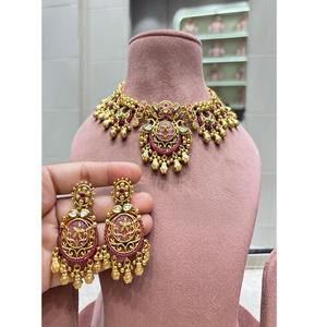 Conjunto de collar choker de diseño con acabado dorado de alta calidad y aretes para bodas, colección para mujeres y niñas. - Product Image 1