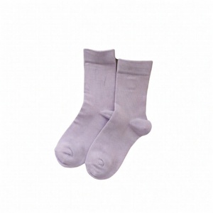 Calcetines deportivos de color sólido de alta calidad personalizados con logo para hombres y mujeres, calcetines atléticos para fitness al por mayor. - Product Image 1