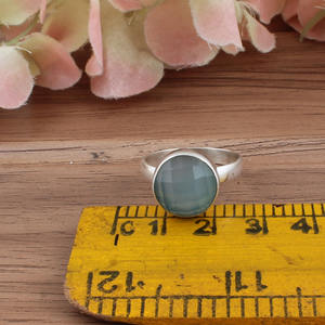 แหวนเงินแท้ 925 ประดับพลอยแคลซิโดนีวินเทจ งานฝีมือแบบคลาสสิก ตัวเรือนแบบ Bezel Setting เครื่องประดับงานแต่งงาน พลอยสีน้ำเงินธรรมชาติ สำหรับผู้หญิง - Product Image 2