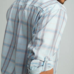 Chemise de pêche légère à manches longues UPF 50 coupe-vent avec deux poches zippées compatibles avec une boîte à mouches, design ventilé, 100 % polyester - Product Image 3