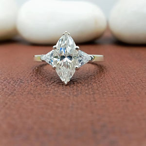 แหวนแต่งงานทรงมาร์คีส์ทันสมัยจาก D'VINS JEWELS เพชรทรงบริลเลียนต์สี D ขาว  สำหรับใส่กับตัวเรือนเงินหรือทอง - Product Image 1