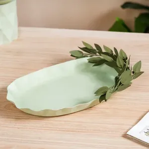 Plateau décoratif rectangulaire en or martelé de luxe, fait main, en métal texturé, pour centre de table et décoration intérieure - Product Image 3