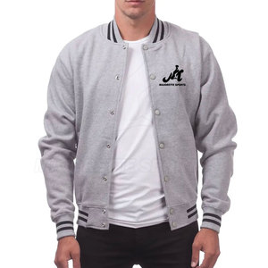 Chaqueta Letterman Urbana Hecha en Pakistán con Tela Suave de Primera Calidad, Corte Informal Relajado, Estilo para Uso Diario - Product Image 3