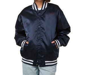 Chaqueta Bomber Varsity de Satén de Alta Calidad para Invierno, Unisex, Tallas Grandes, Estilo Casual Deportivo, con Letras Bordadas y Botones a Presión en la Parte Delantera - Product Image 4