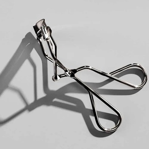 แผ่นรองเปลี่ยนสำหรับที่ดัดขนตา พลาสติกสีดำ สำหรับที่ดัดขนตาและโค้งมน - Product Image 1