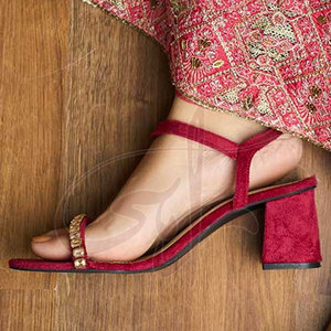 Sandalias de Tacón Alto Elegantes y Cómodas de Color Granate con Parte Superior de Terciopelo Estampado, Hechas a Mano, Antideslizantes, con una Sola Tira, Marca Raahi - Product Image 6