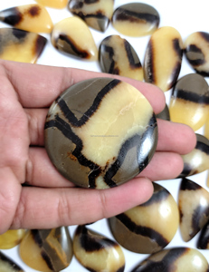 Piedras de Cristal Naturales de Septariana Amarilla al por Mayor, Gemas Cabujón de Tamaños Variados para Fabricación de Joyería - Product Image 4