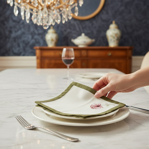 Serviette en coton blanche brodée de fleurs avec bordure, linge de table réutilisable de qualité supérieure pour une décoration élégante de la table et de la salle à manger. - Product Image 5