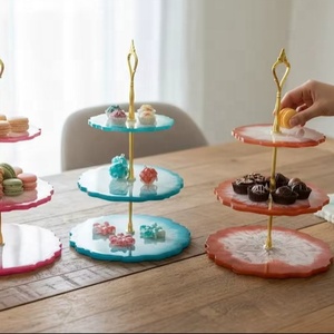 Support à gâteau rond à étages en résine, présentoir élégant pour desserts, centre de table pour fêtes - Product Image 1