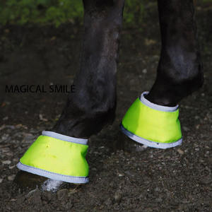 Botas de neopreno para caballos, botas con campanas hechas de material exterior amarillo neón y forro de lana suave con botas con campanas reflectantes. - Product Image 4