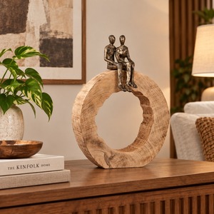 Sculpture Circulaire en Bois Faite à la Main avec Figurine de Couple en Bronze, Décoration de Table, Thème Amour Contemporain, Art pour Salon - Product Image 2