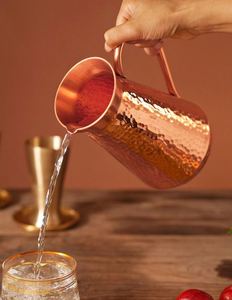 Carafe en cuivre élégante, collection Boutique, avec verre, fournisseur d'exportation premium, Inde - Product Image 4