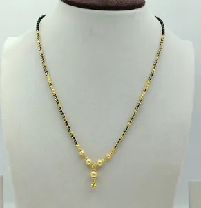 Exquisito Mangalsutra Tradicional Chapado en Oro de 22K para Mujer con un Colgante de Cuentas Doradas Texturizadas de Tres Niveles y Cadena de Cuentas Negras - Product Image 2