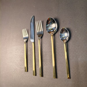 Ensemble de couverts de luxe bicolore or et acier inoxydable, couteau, fourchette et cuillère à dîner à manche fin minimaliste, écologique et durable. - Product Image 4