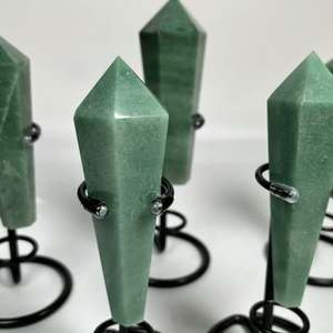 Cristaux de guérison naturels de haute qualité, pierre pointue en aventurine verte, idéale pour la décoration intérieure - Product Image 1
