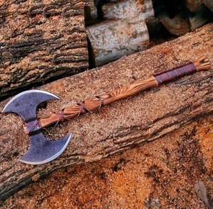 Hacha de Doble Hoja Premium Hecha a Mano para Exteriores, Mango de Madera, Acero con Alto Contenido de Carbono, Hoja de 10 Pulgadas, Longitud Total de 35 Pulgadas, para Camping y Bushcraft - Product Image 5