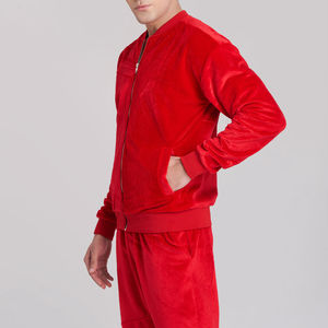 Ensemble de survêtement de luxe en velours rouge pour homme, veste zippée intégrale et pantalon de jogging, personnalisable avec logo, tenue de sport et streetwear - Product Image 5