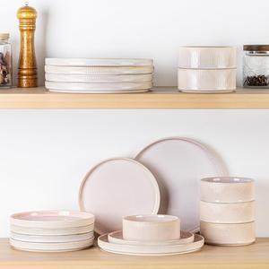 Ensemble d'assiettes à dîner en céramique mouchetée rose pâle, bordure élégante, glaçure lisse, design empilable durable, parfait pour une salle à manger moderne - Product Image 5