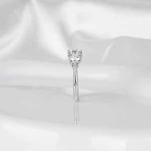 Anillo de Diamante Cultivado en Laboratorio de Corte Redondo de 2.3CT, Tres Piedras con Engaste Tulipán, Catedral, Oro Blanco de 14K, Anillo de Compromiso y Boda - Product Image 3
