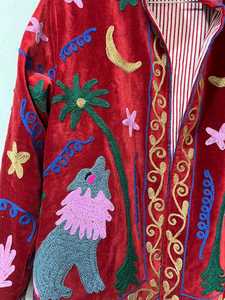 Veste en velours rouge faite main de qualité supérieure, brodée motif loup, style bohème Suzani floral, idéale pour les vacances, tenue de festival, manteau d'hiver - Product Image 6