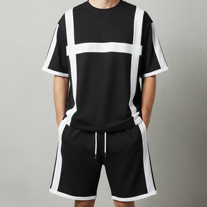 Ensemble décontracté 2 pièces Glamour Plus pour homme : T-shirt color block et short à cordon, tenue d'été respirante en polyester tricoté - Product Image 1