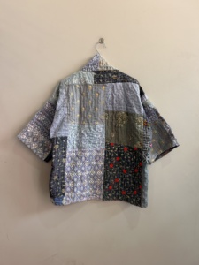 Veste courte de style kimono traditionnelle ethnique en patchwork Kantha en soie et coton matelassé - Product Image 6