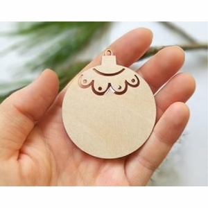 Adornos de Madera con Forma de Copo de Nieve Estilo Nórdico |   Adornos Navideños de Madera Pintada Ecológicos |   Juego de Adornos Modernos con Brillo - Product Image 5