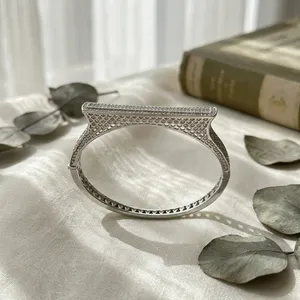 Bracelet de mode plaqué rhodium avec cristaux de strass, design géométrique, bijoux de fête pour femmes, style classique - Product Image 2