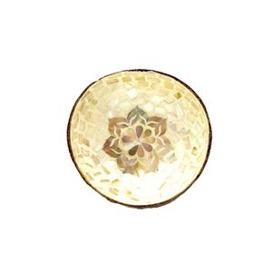 Ensemble de bols en noix de coco polie avec des cuillères sombres faites à la main au Vietnam pour un usage familial - Product Image 5