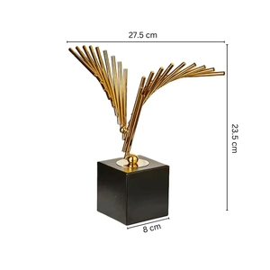 Sculpture d'aile géométrique dorée métallique glamour sur support noir massif pour la décoration de buffet de salon - Product Image 5