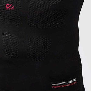 Créez votre propre rashguard à manches longues avec impression de logo personnalisée, rashguard uni de haute qualité pour hommes, en vente. - Product Image 5