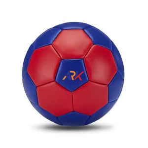 Ballon de handball de style professionnel avec une prise confortable et un poids équilibré, idéal pour l'entraînement et les matchs. - Product Image 1