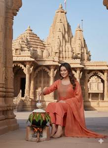 Sencillo y Elegante: Traje de Algodón con Bordado y Dupatta de Jacquard - Product Image 2