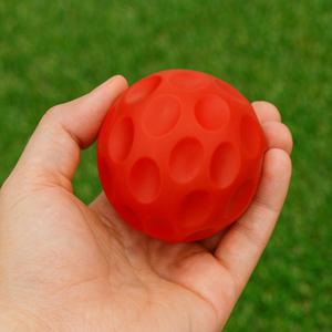 Juguete Masticable para Mascotas Yommy, Pelota de Plástico Resistente de 9 cm con Diseño Ergonómico, 2 Colores - Product Image 4