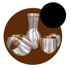 Pichet à boisson en cuivre de style vintage avec ensemble de verres pour la table à manger, la cuisine et l'hôtellerie - Product Image 1