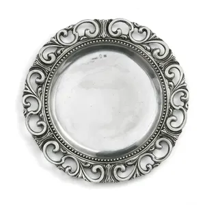 Assiette en métal argenté incassable, résistante au lave-vaisselle, design moderne pour usage quotidien et commercial disponible - Product Image 3