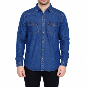 Chemise en jean pour homme, look denim haut de gamme personnalisé, boutons classiques sur le devant, coupe moderne décontractée, style quotidien confortable, deux poches poitrine. - Product Image 1