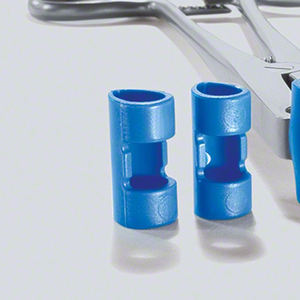Pince à couronne dentaire en acier inoxydable de qualité supérieure avec inserts en silicone bleu antidérapants, outil chirurgical pour l'extraction dentaire - Product Image 5