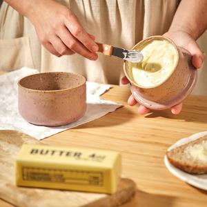 Pot à beurre moderne moucheté avec couvercle bombé lisse, plateau de service compact, finition brillante, élégant rangement de beurre pour comptoir de cuisine - Product Image 6